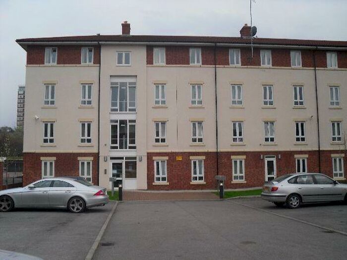 2 Bedroom Apartment To Rent In Chapel Gardens, L5
