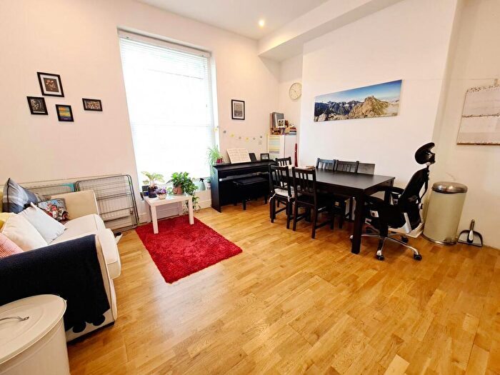 2 Bedroom Flat To Rent In B, Rgf (Fl) St Johns Grove, Archway, AT2