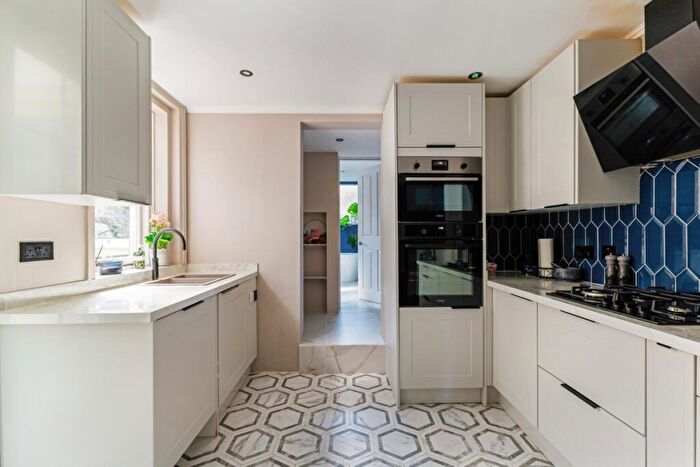 3 Bedroom Semi-Detached House To Rent In Highfield Road Caterham, CR3