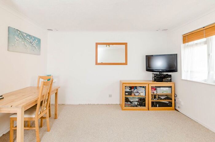 1 Bedroom Flat To Rent In Rabournmead Drive, Northolt, UB5