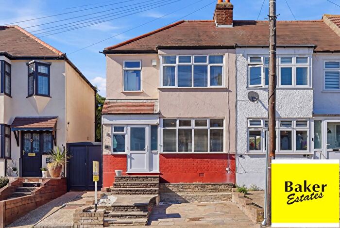 3 Bedroom End Of Terrace House For Sale In Mowbrays Road, Romford, RM5