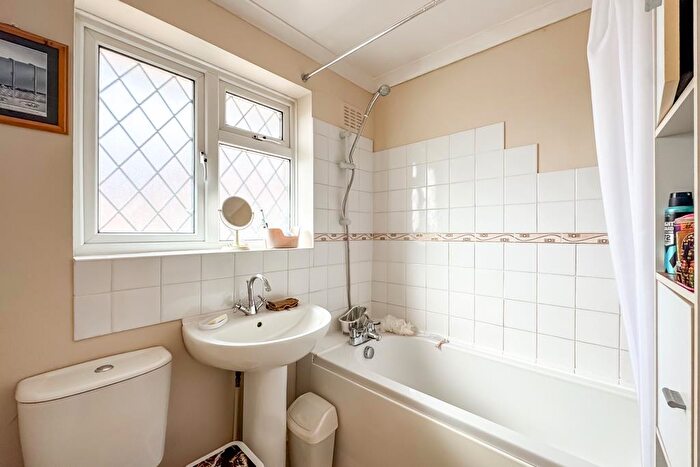 1 Bedroom Flat For Sale In Hornby Avenue, Westcliff-on-Sea, SS0