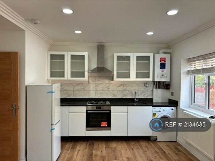 3 Bedroom Maisonette To Rent In Ilford, Ilford, IG1