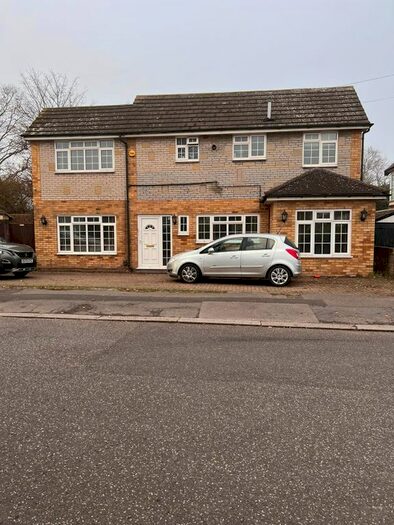 3 Bedroom Detached House To Rent In Lawrence Road, Gidea Park RM2