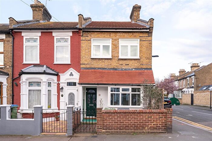 2 Bedroom Property For Sale In Selby Road, Leytonstone, E11