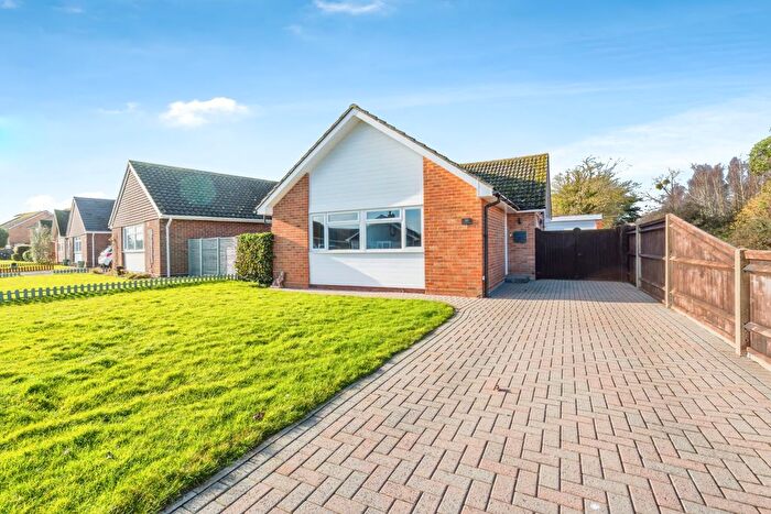 2 Bedroom Detached Bungalow For Sale In Wroxham Way, Bognor Regis, PO22