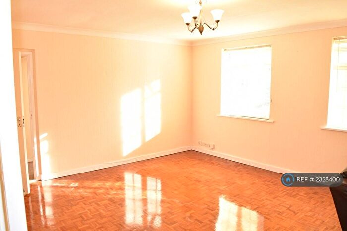 2 Bedroom Flat To Rent In Beverley Hyrst, Croydon, CR0