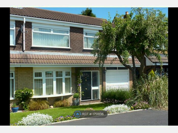 4 Bedroom Semi-Detached House To Rent In Taunton Avenue, St Helens, WA9