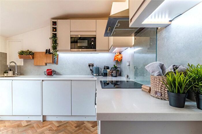 2 Bedroom Maisonette For Sale In Regent Court, Reading, Berkshire, RG1