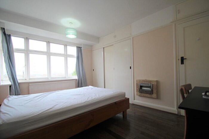 4 Bedroom House To Rent In Southern-by-Pass, OX2