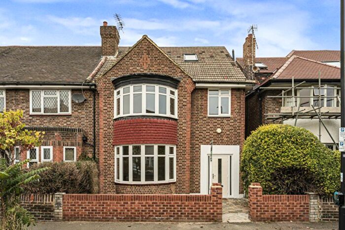 5 Bedroom Property To Rent In Sharon Gardens, Hackney, London, E9