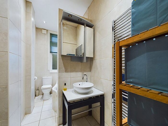 3 Bedroom Flat To Rent In St. Margarets, Beckenham Place Park, Beckenham, Kent, BR3