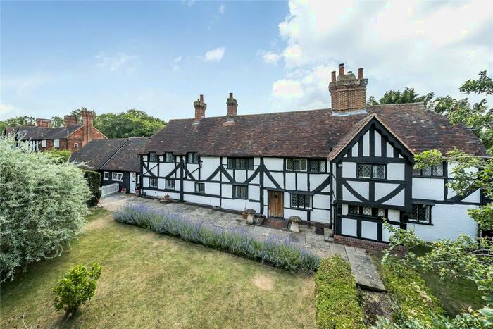 5 Bedroom Detached House For Sale In West Clandon, Surrey, GU4