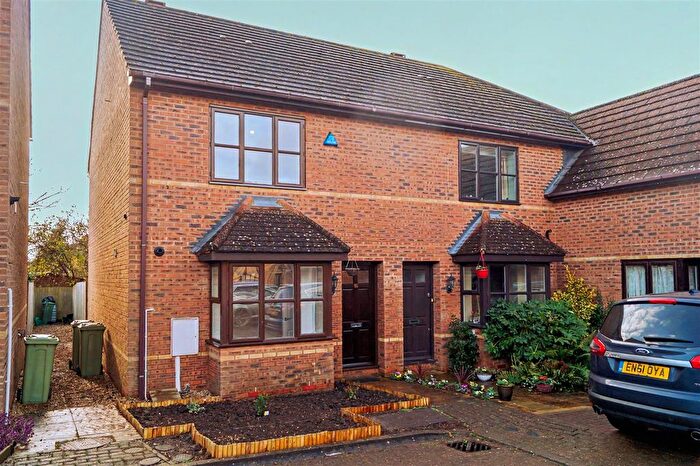 3 Bedroom Semi-Detached House To Rent In Catesby Croft, Loughton, Milton Keynes, MK5