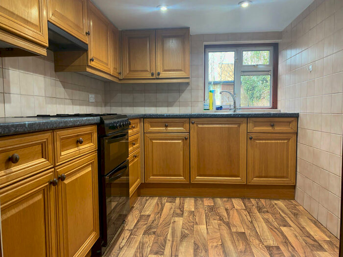 2 Bedroom Terraced House To Rent In Long Lane, London, N3