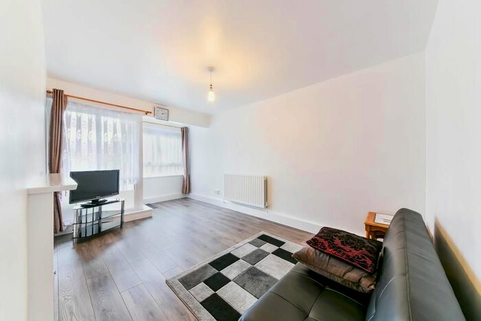 1 Bedroom Flat To Rent In Harford Street, London, E1
