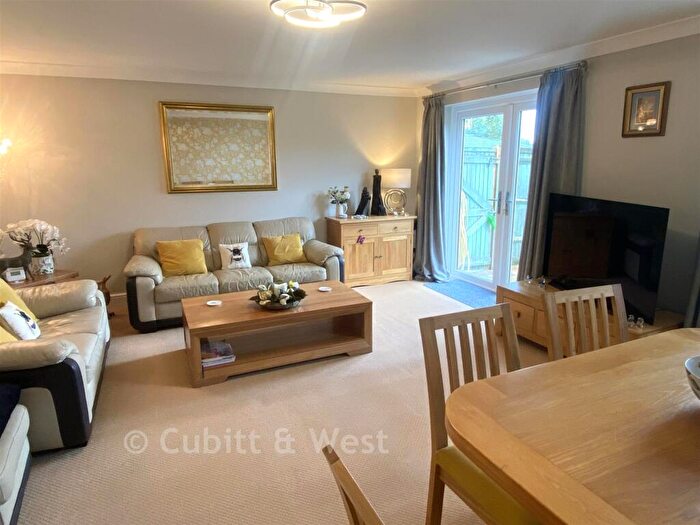 4 Bedroom Semi-Detached House For Sale In London Road, Horndean, Waterlooville, Hampshire, PO8