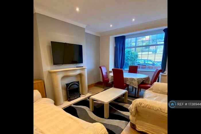 4 Bedroom Semi-Detached House To Rent In Matthew Bank, Jesmond, Newcastle Upon Tyne, NE2