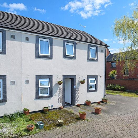 3 Bedroom Property To Rent In Elsworth Close, Feltham, TW14