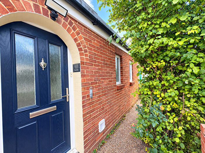 2 Bedroom Maisonette To Rent In Seaway Grove, Portchester, PO16