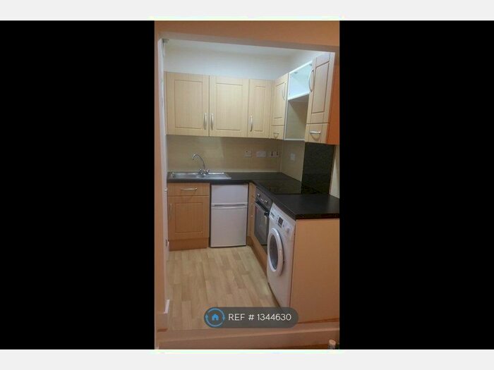 Studio To Rent In Dallow Road, Luton, LU1