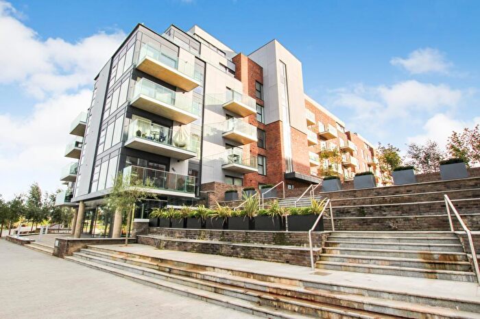 3 Bedroom Apartment For Sale In Stunning Rivervside Apartment - Fletton Quays, Peterborough, PE2