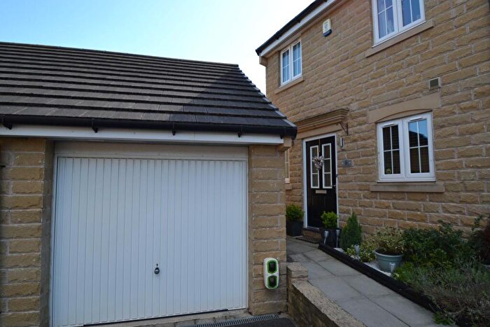 3 Bedroom End Of Terrace House For Sale In Mill Holme Fold, Apperley Bridge, BD10