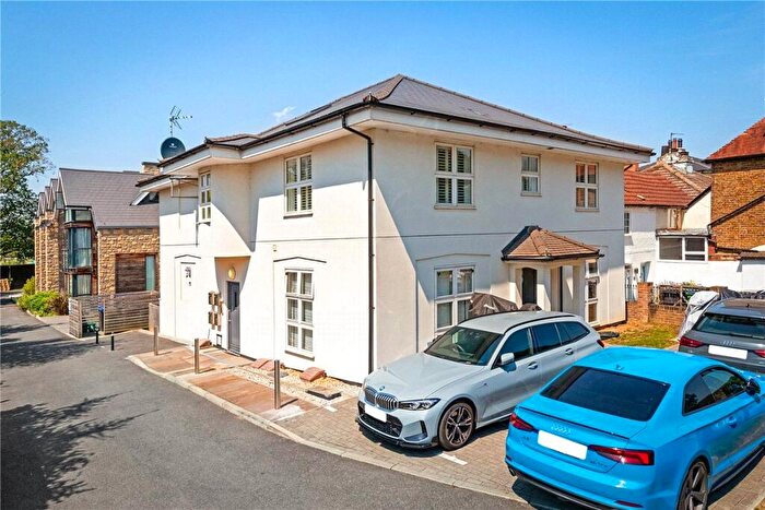 1 Bedroom Apartment For Sale In Ditton Grove, Esher, Surrey, KT10