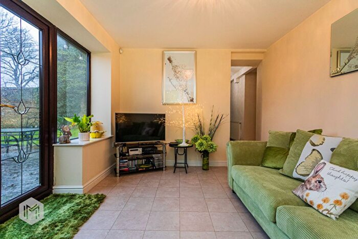 3 Bedroom Bungalow For Sale In Sharples Hall Drive, Bolton, Greater Manchester, BL1