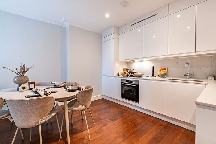 3 Bedroom Flat To Rent In King Street, London, W6