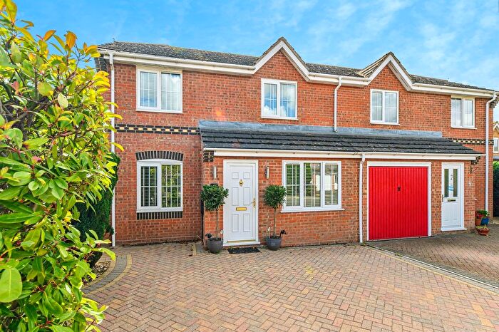 3 Bedroom Semi-Detached House For Sale In Clover Gardens, Stamford, PE9