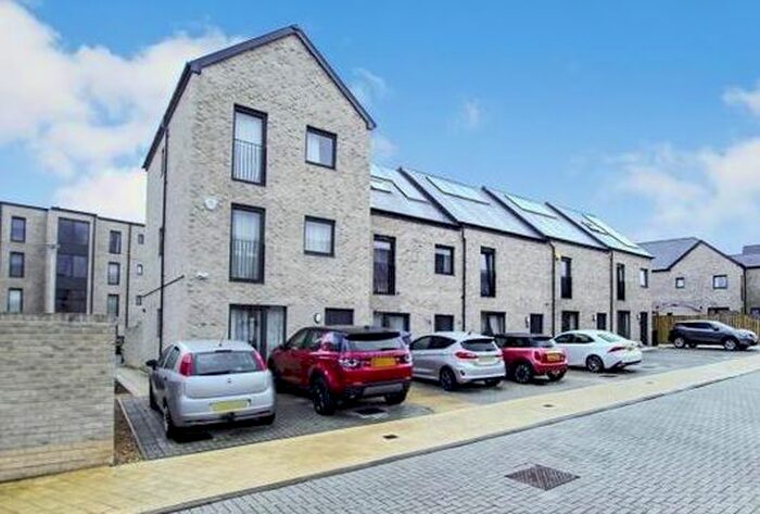 5 Bedroom Town House To Rent In Hadley Terrace, Edinburgh, EH11