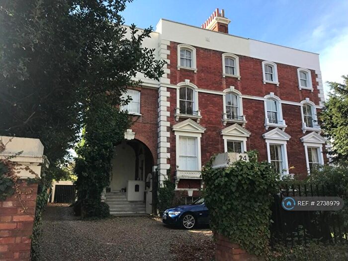 2 Bedroom Flat To Rent In East Molesey, Surrey, KT8