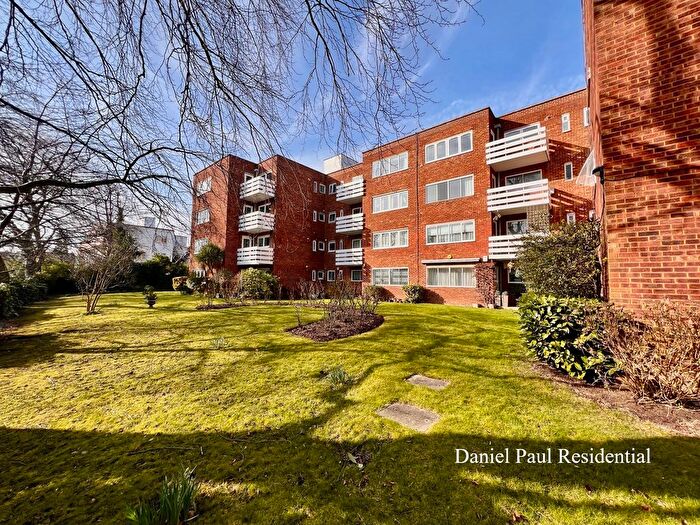 3 Bedroom Flat To Rent In Park View Road, Ealing, W5