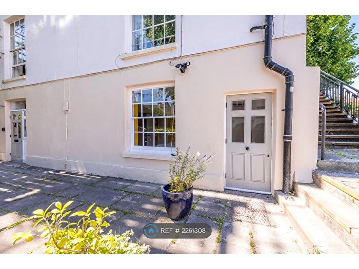2 Bedroom Flat To Rent In Apsley Villas, Bristol, BS6