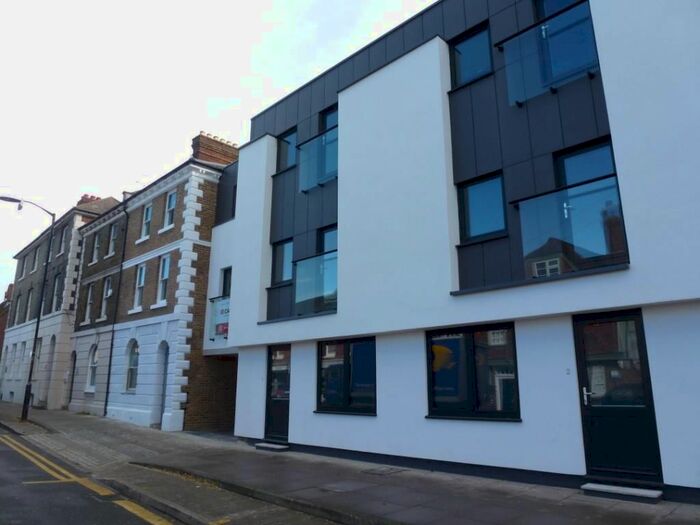 1 Bedroom Flat To Rent In Wincheap, Canterbury, Kent, CT1