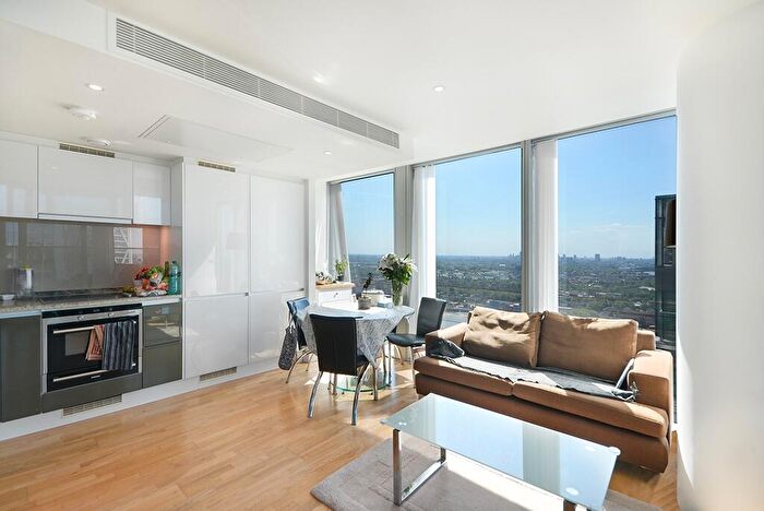 2 Bedroom Flat To Rent In Landmark East Tower, Marsh Wall, E14