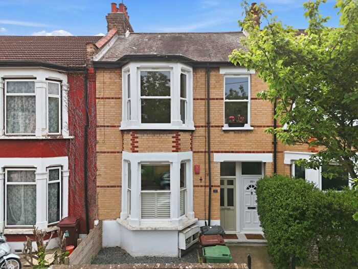 2 Bedroom Flat For Sale In Tyndall Road, Leyton, E10