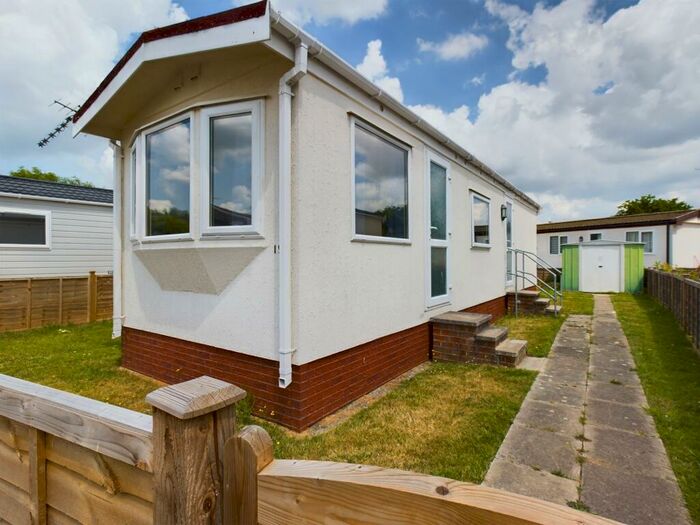 2 Bedroom Mobile Home To Rent In Meadow Park, Sherfield-On-Loddon, RG27