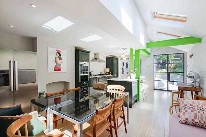 4 Bedroom End Of Terrace House For Sale In Buckingham Road, London, NW10