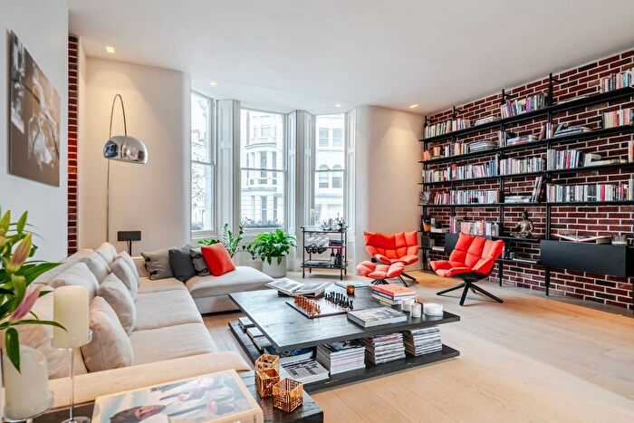 3 Bedroom Maisonette For Sale In Stanley Crescent, Notting Hill, London, W11