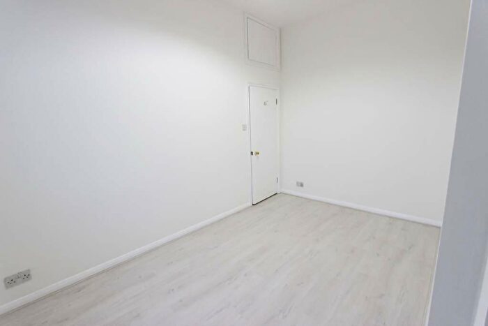 2 Bedroom Apartment To Rent In Cockfosters Road, Barnet, EN4