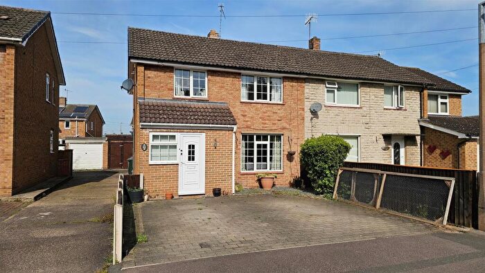 3 Bedroom Semi-Detached House For Sale In Flaxendale, Cotgrave, Nottinghamshire, NG12