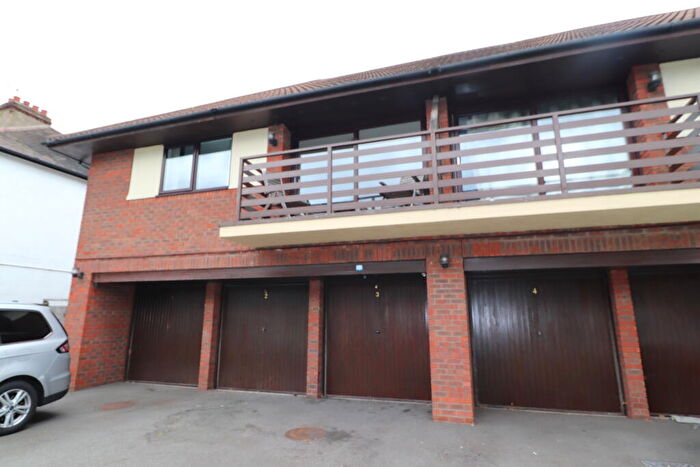 2 Bedroom Apartment To Rent In Compton Avenue - Gidea Park, RM2