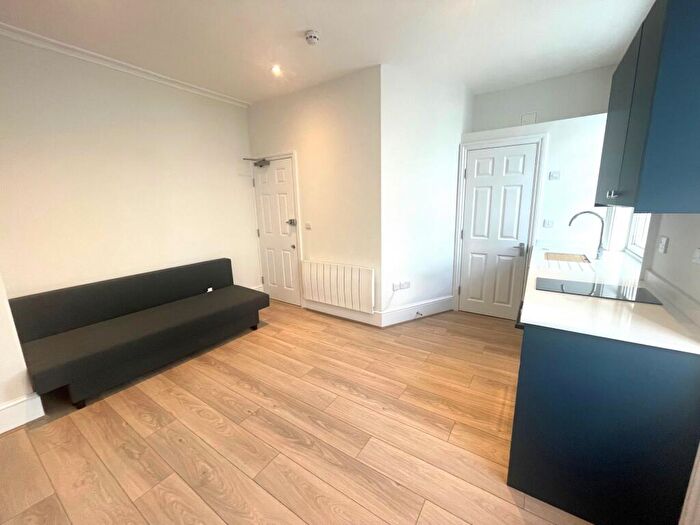 Flat To Rent In Mornington Crescent, Camden, NW1