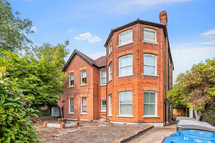 Studio To Rent In Avenue South, Surbiton, KT5