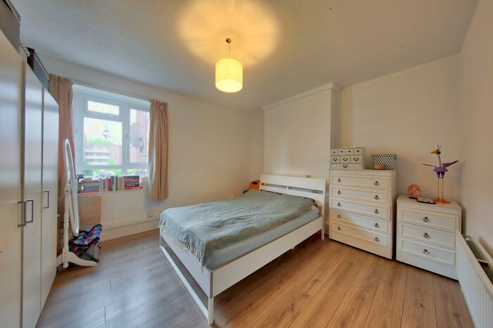 2 Bedroom Flat To Rent In Triangle Place, London, SW4