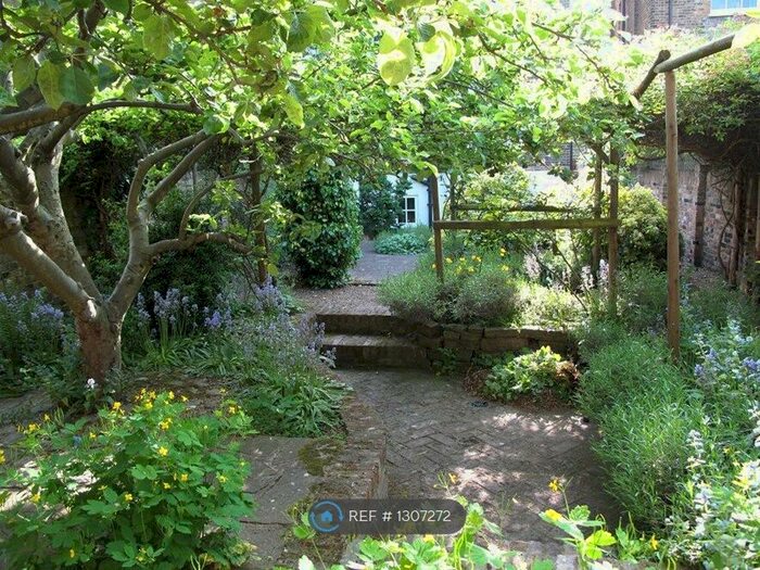 2 Bedroom Maisonette To Rent In The Chase, London SW4