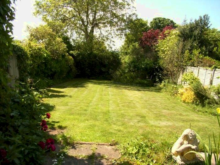 2 Bedroom Flat To Rent In Lower Edgeborough Road, Guildford, GU1