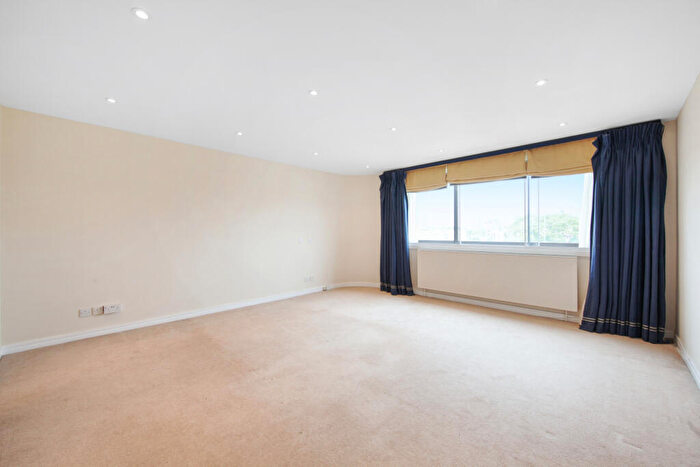 3 Bedroom Flat To Rent In The Terraces, Queens Terrace, NW8